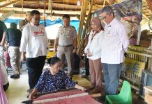 Kunjungi UMKM Sekomandi, Wamentan Salut Dengan Agrikultur Pembuatan Tenun Sulawesi