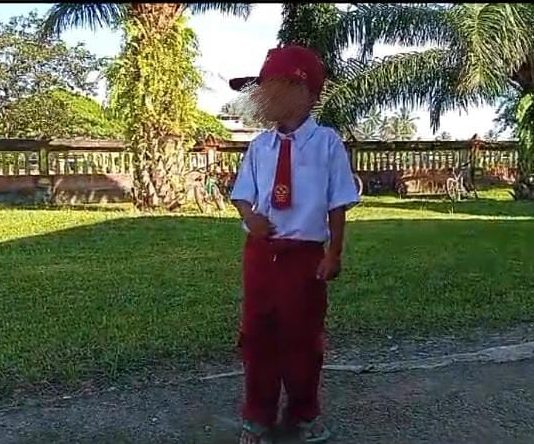 Tak Mampu Beli Sepatu, Siswa SD di Mateng Terpaksa Pakai Sandal Jepit ke Sekolah