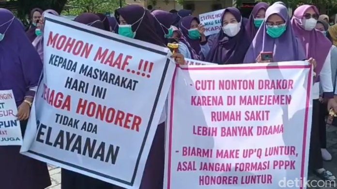 sebanyak-227-tenaga-kesehatan-honorer-rsud-massenrempulu-di-kabupaten-enrekang-sulawesi-selatan-sulsel-mogok-bekerja_169
