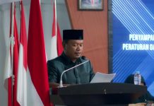 Kabag Umum Sekretariat DPRD Sulbar Bacakan Persetujuan Bersama Ranperda RPJPD 2025-2045 dalam Sidang Paripurna