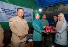 Dekranasda Sulbar Resmikan Rumah Produksi Sentra Tenun Sutra Mandar