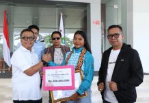 Pemprov Sulbar Serahkan Hadiah Rp300 Juta Bagi Ramlah, Dukung Prestasi Atlet