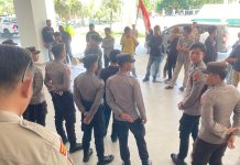 Polresta Mamuju Di back Up Samapta Polda Sulbar Kembali Gelar Pengamanan Aksi Unras Dikantor DPRD Sulbar
