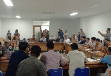 BREAKING NEWS: Tolak Tambang Pasir, Ratusan Warga Kalukku Kembali Datangi Kantor DPRD Sulbar