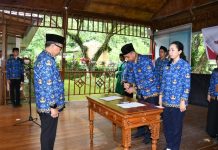 Sekprov Sulbar Lantik Satu Pejabat Administrator dan 7 Pejabat Fungsional