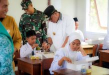 Pj Gubernur Sulbar Bahtiar, Lakukan Uji Coba Makan Bergizi di Sekolah Madrasah