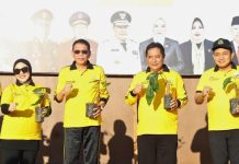 Hadiri Peringatan Hari Bhakti Adhyaksa ke 64, Ketua DPRD Sulbar Lakukan Penanaman Pohon