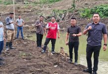 Ditemani Kadis KP dan Karo Umum, Pj Bahtiar Terbar Bibit Kangkung hingga Timun di Area Kolam