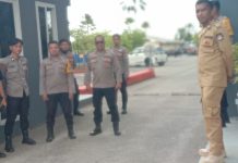 Jelang Debat Publik Kedua Calon Bupati Dan Wakil Bupati Mamuju, Pintu Masuk Hotel Dijaga Ketat Aparat Kepolisian