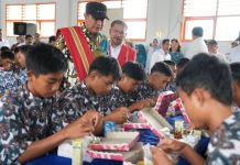 Pj Gubernur Bahtiar Gelar Uji Coba Makan Bergizi Seimbang Gratis di SMK Negeri 1 Sumarorong