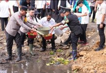 Dukung Program Nasional Untuk Ketahanan Pangan di Sulbar, Pj Bahtiar Bersama Kapolda Tebar Benih Kepiting di Mako Brimob