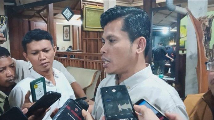 Ketua-KPU-Sulbar-Said-Usman-Umar-saat-dit