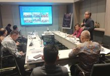 Muhammad Idris Paparkan Materi pada Uji Publik Keterbukaan Informasi Pemprov Sulbar