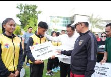 Tingkatkan Prestasi Olahraga, PJ Bahtiar Serahkan Penghargaan kepada Atlet, Pelatih, Wasit dan Pemuda