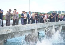 Seribu Karang Buatan Diturunkan Pj.Bahtiar Bersama Forkopimda di Teluk Mamuju