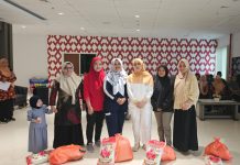Sambut Bulan Suci Ramadhan, DWP Sulbar Berbagi Beras dengan Pegawai Pemprov Sulbar
