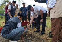 Pj Gubernur Bahtiar Lakukan Peletakan Batu Pertama Pembangunan Kantor Baznas Sulbar