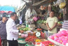 Kunjungi Pasar Mamasa, Pj. Bahtiar Hendak Pastikan Bahan Sayuran Produksi Petani Mamasa