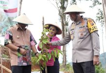 Hadiri Penanaman Jagung, Cabai Bawang dan Kopi di Botteng, Pj Bahtiar : Ini Bisa Menjadi Contoh Diikuti Masyarakat