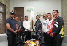 Silaturahmi ke Lanal Mamuju, Pj Bahtiar Beri Penghargaan