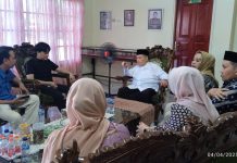 Hari Kedua Open House di Rumah Wagub di Polman, Warga Masih Berbondong-bondong Hadir