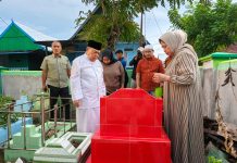 Tabur Bunga untuk Bapak Pembangunan : Wagub Sulbar Ziarahi Makam Almarhum Sang Ayah Puang Mengga