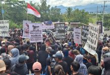 Tolak Tambang Pasir Di Dua Kabupaten, Aliansi Rakyat Sulbar Kepung Kantor Gubernur Sulbar