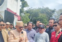 Aksi May Day dan Hardiknas di Sulbar: Gubernur SDK Temui Massa, Ini Responsnya!