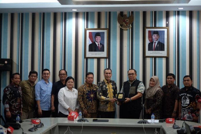 43c2e8c4d48073eb22e222e2cff9b841_XL