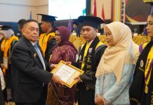 Hadiri Wisuda Universitas Tomakaka, Wagub Salim Ingatkan Bekal Ilmu Harus Dibarengi Integritas dan Belajar Tiada Henti