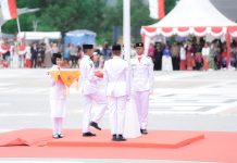 Upacara HUT ke-80 RI di Sulbar Berlangsung Khidmat di Pantai Manakarra