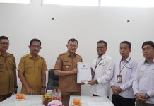 Ombudsman Sulbar Serahkan Hasil Rapid Assessment Perangkat Desa kepada Wabup Mamuju