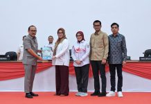 Gubernur SDK Serahkan Rancangan APBDP 2025 ke DPRD Sulbar