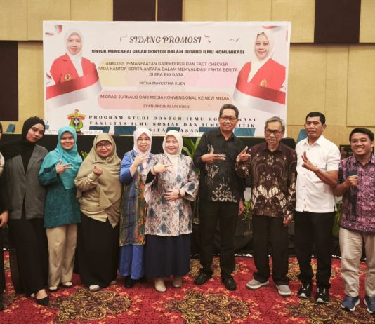 Dua Bersaudara Dosen UIT Makassar Raih Doktor Ilmu Komunikasi Unhas Bersamaan, Lahirkan Dua Model Baru Kajian Jurnalistik.