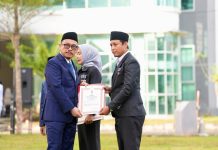 Hardiknas 2026 di Sulbar, Gubernur Suhardi Duka Anugerahkan Satyalancana untuk ASN Berdedikasi