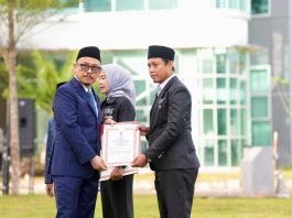Hardiknas 2026 di Sulbar, Gubernur Suhardi Duka Anugerahkan Satyalancana untuk ASN Berdedikasi
