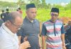 Karo Pemkesra Sulbar Dampingi Gubernur Laksanakan Penyembelihan Hewan Kurban di Halaman Rujab