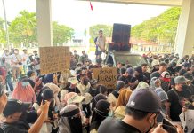 DPRD Sulbar Terima Aksi Damai, Aliansi Masyarakat Nyatakan Dukungan Program MBG