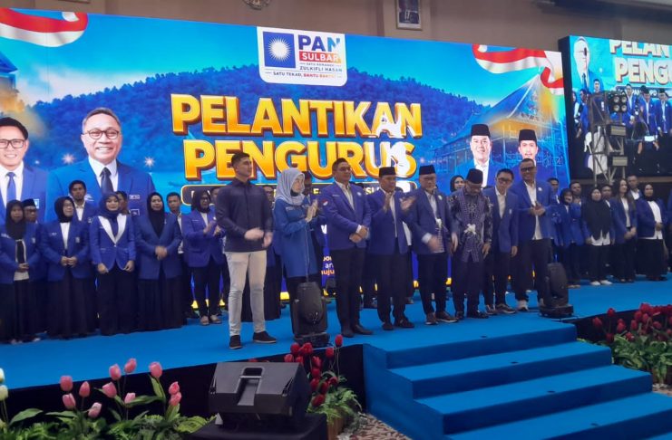 Zulhas Lantik Pengurus PAN Sulbar, Serukan Semangat “Satu Tekad, Bantu Rakyat”