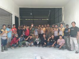 Pemdes Lebani dan Warga Kompak Bersihkan Bangunan Kopdes Merah Putih Demi Kemajuan Desa