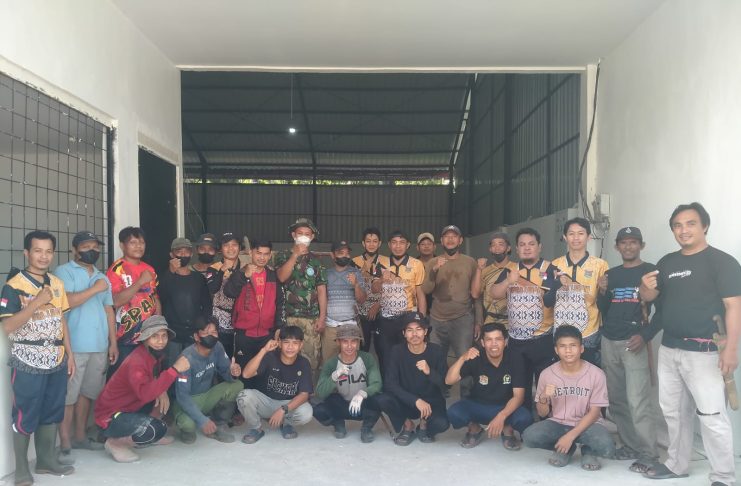 Pemdes Lebani dan Warga Kompak Bersihkan Bangunan Kopdes Merah Putih Demi Kemajuan Desa
