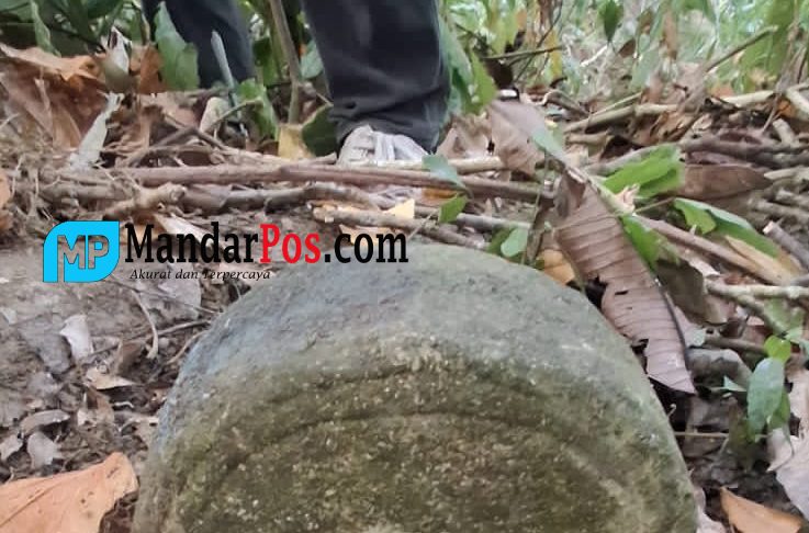 Temuan Batu Unik di Puncak Gunung Labuang Rano, Diduga Jejak Peradaban Kuno di Mamuju