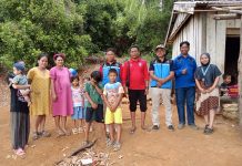 Pemdes Pangasaan Bersama Dinsos Sulbar Salurkan Bantuan untuk Ibu Mia, Warga yang Sempat Tinggal di Posyandu