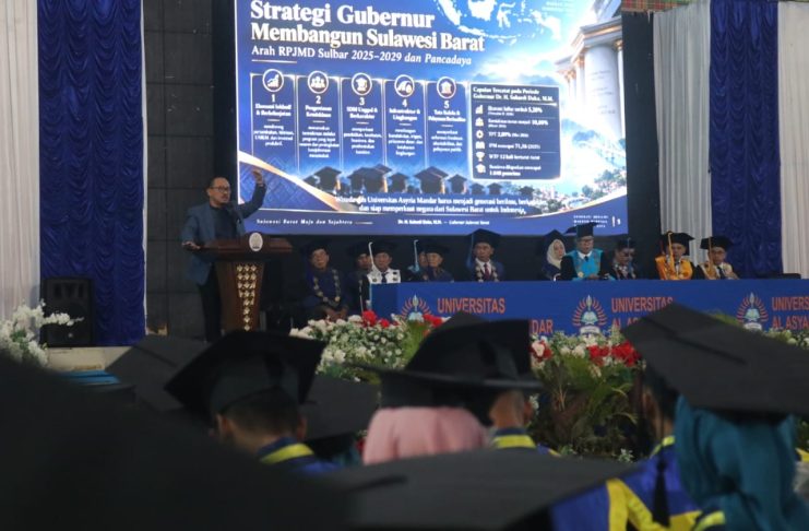Hadiri Wisuda di Polman, Gubernur Suhardi Duka Berikan 50 Beasiswa untuk Mahasiswa Kampus Unasman