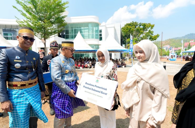 Di HUT ke-22 Sulbar, Gubernur Suhardi Duka: Penerima Beasiswa Naik dari 561 Jadi 1.040 Orang
