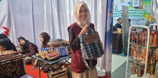 Dari Limbah Sabut Kelapa Jadi Tas Bernilai, Karya Mahasiswa Unsulbar Dipesan hingga ke Negara Jerman