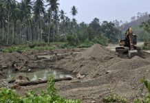 Pengerukan Sungai di Kecamatan Tapalang Barat Kembali Terjadi : Warga Labuang Rano Cemas Kebun Kelapa Longsor Lagi