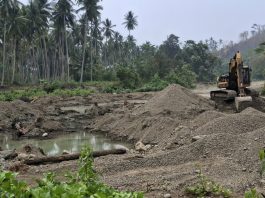 Pengerukan Sungai di Kecamatan Tapalang Barat Kembali Terjadi : Warga Labuang Rano Cemas Kebun Kelapa Longsor Lagi