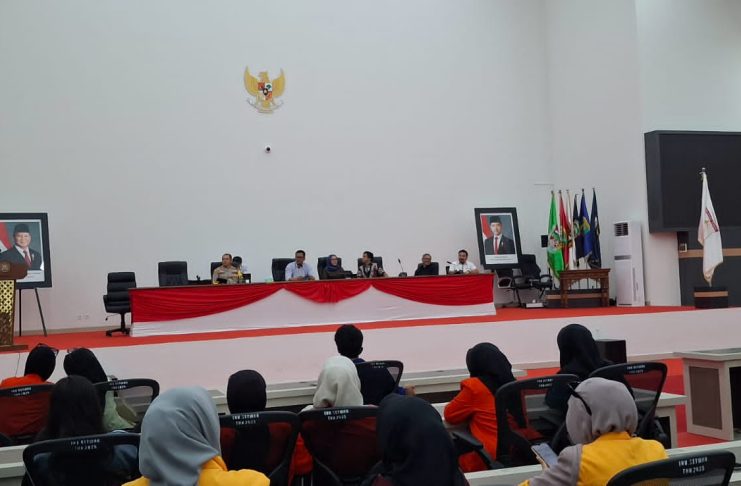 Peringati Hari Sumpah Pemuda ke-98, Tiga Pimpinan DPRD Sulbar Terima Audiensi Aliansi Mahasiswa BEM se-Sulbar